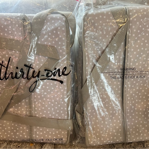 Thirty-One Fresh Market Thermal Dancing Dots in Taupe - Picture 2 of 6